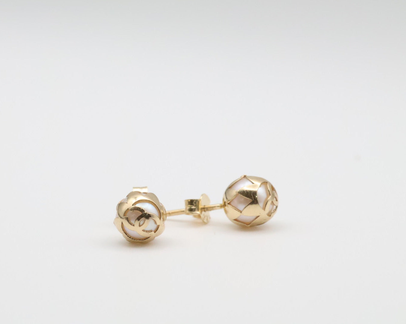 14kt Pearl and Gold Earrings Size 7mm Weight 1.7g