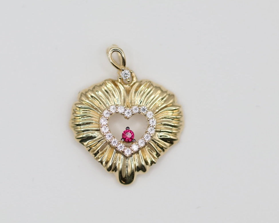Dijes Corazon 14kt zirconia Size 18mm Weight 2.4g