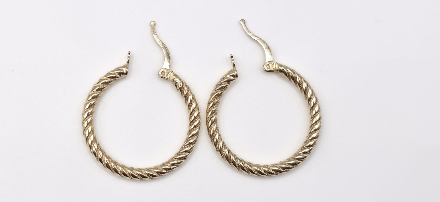 Twisted Rings 14kt Size 26mm Weight 3.0g