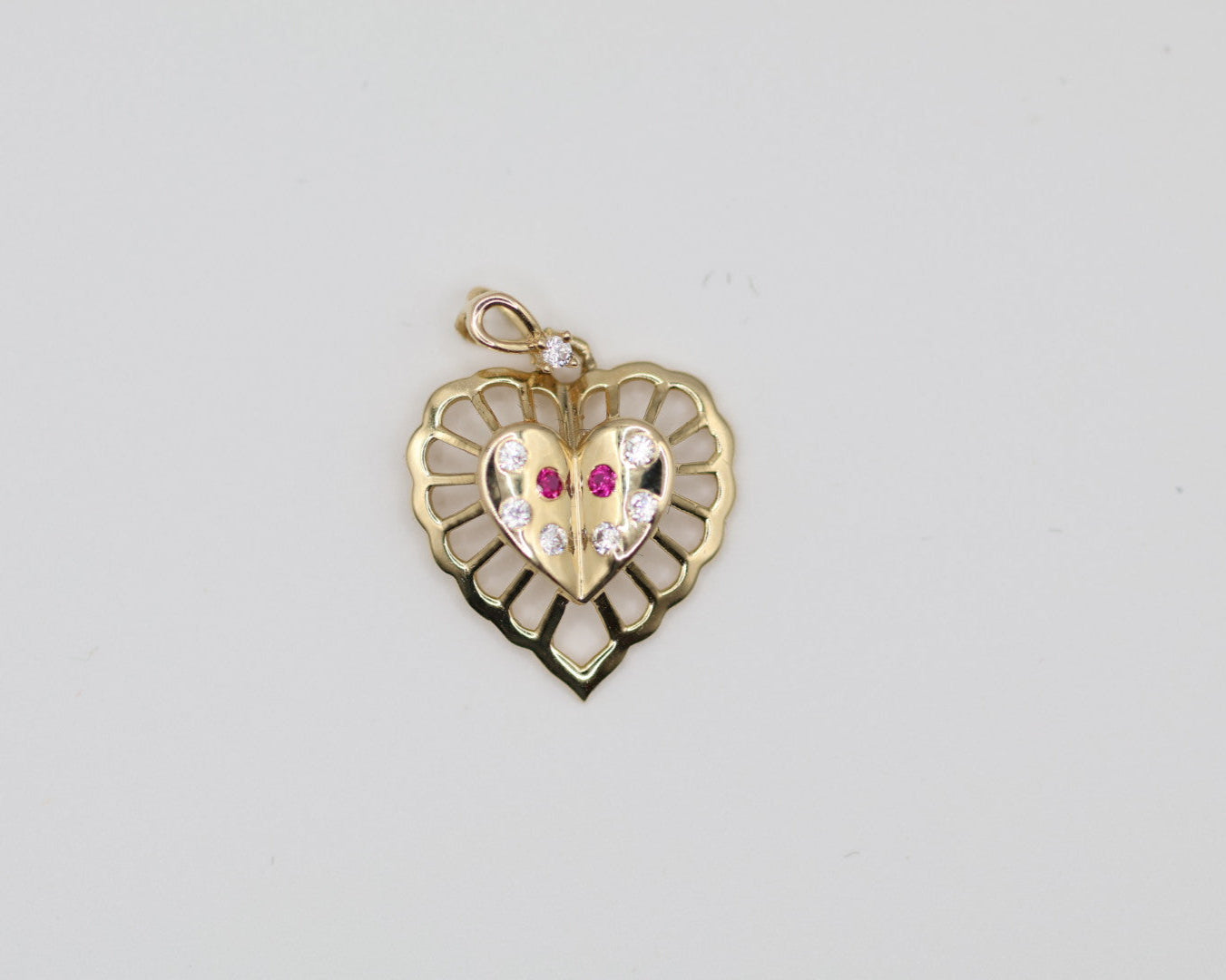 Dijes Corazon 14kt zirconia Size 17mm Weight 1.5g