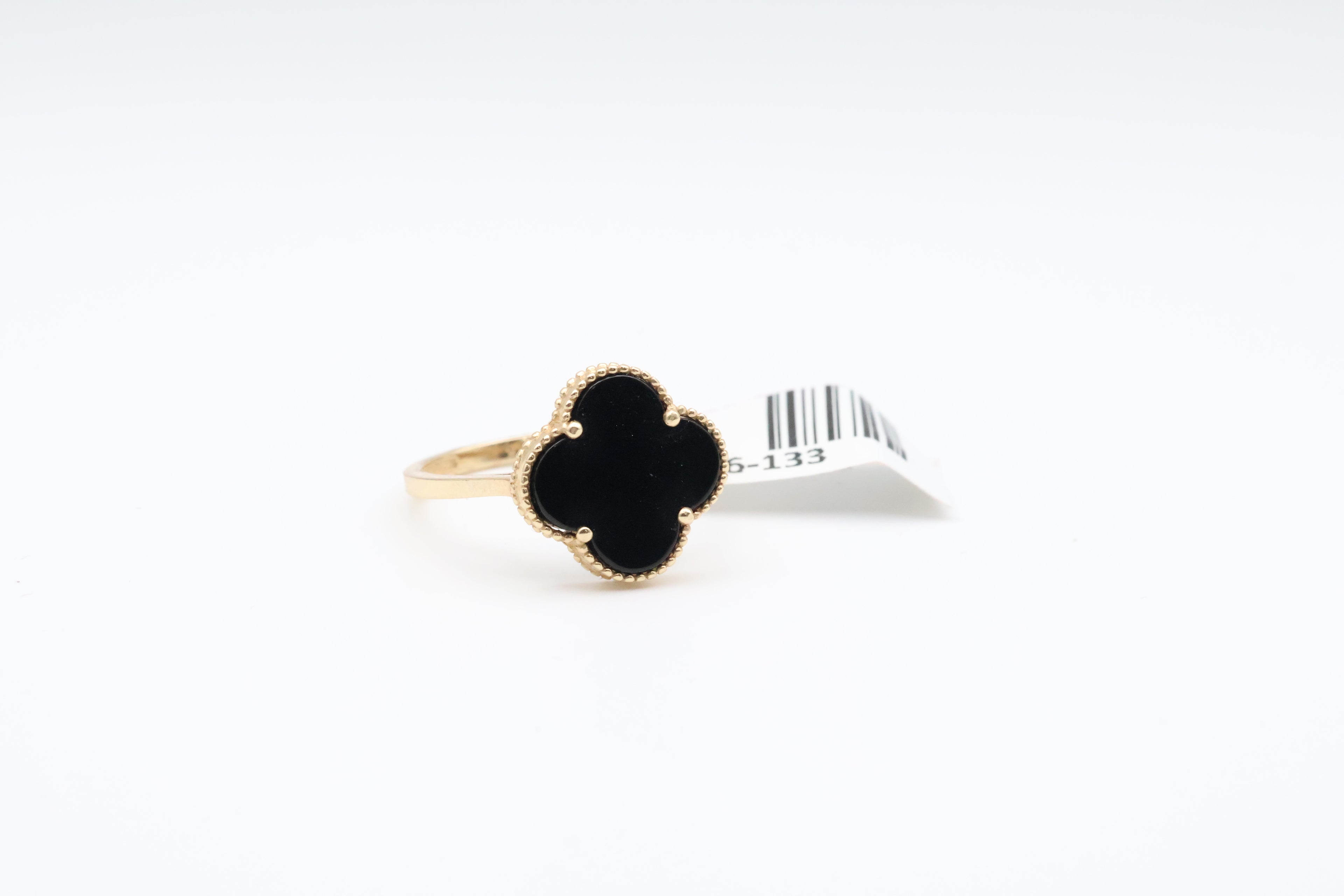14kt Black Women's Ring Weight 1.9g