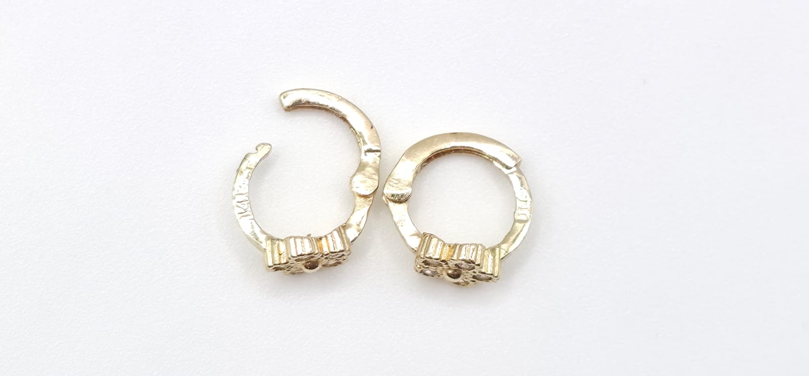 Aretes Flor 14kt zirconia Size 8mm Weight 0.7g