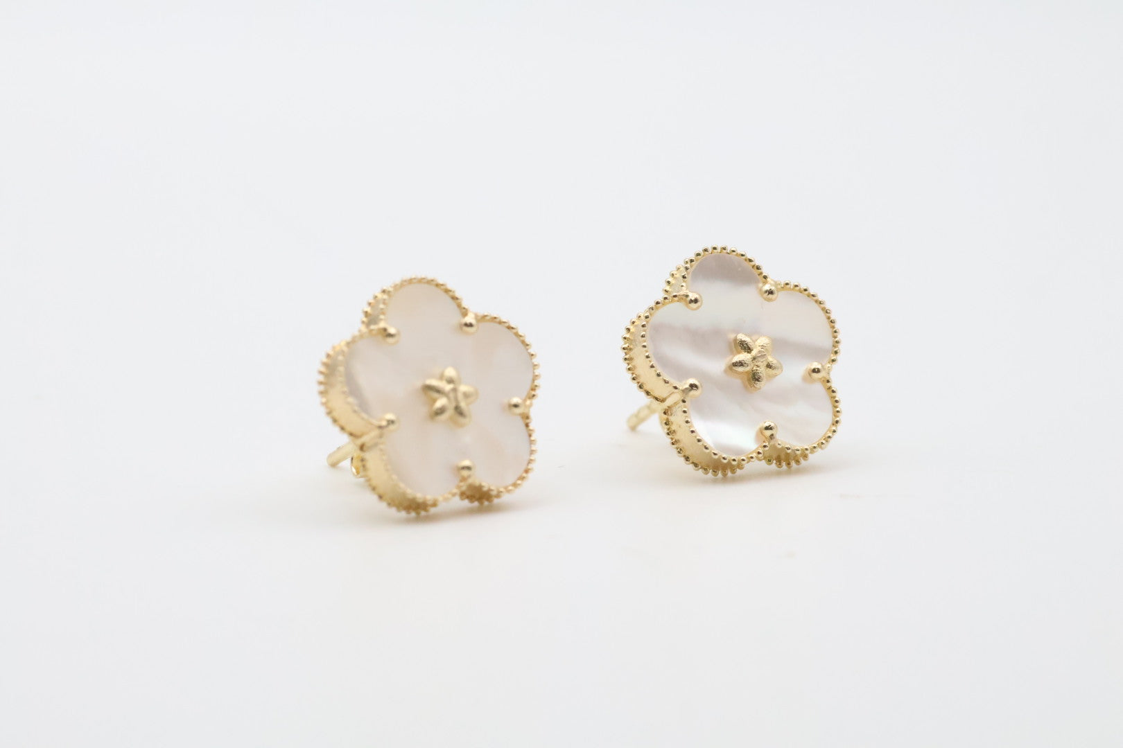 Aretes Flor 14kt Size 13mm Weight 2.3g