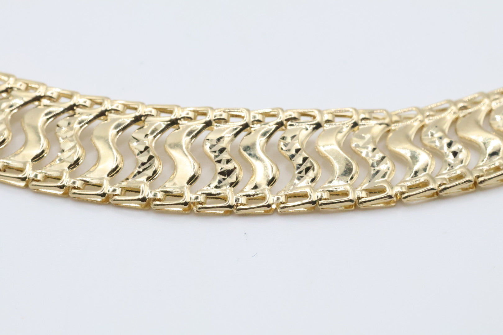 Manillas 14kt Size 10.5mm x 7" Weight 8.13g