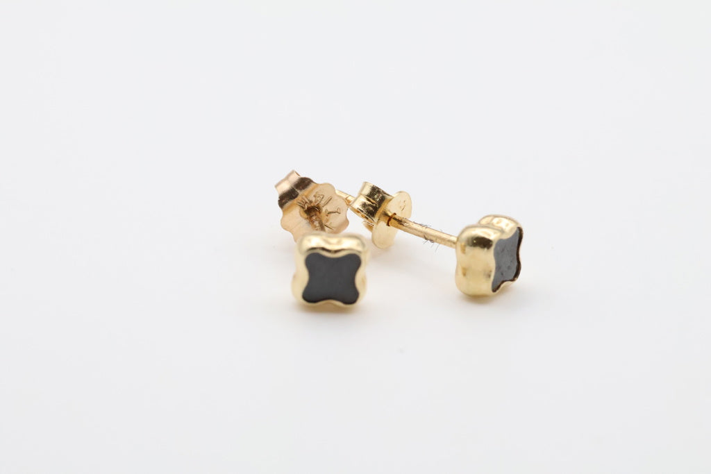 Aretes Flores Negras 14kt Size 5mm
