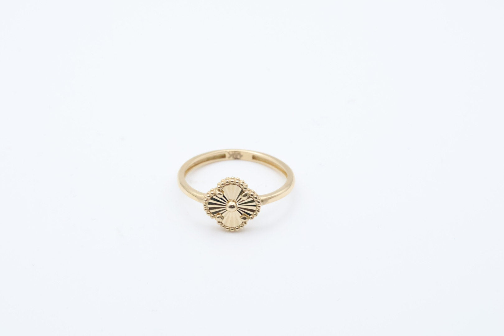 Women's Flower Ring 14kt Weight 1.4g