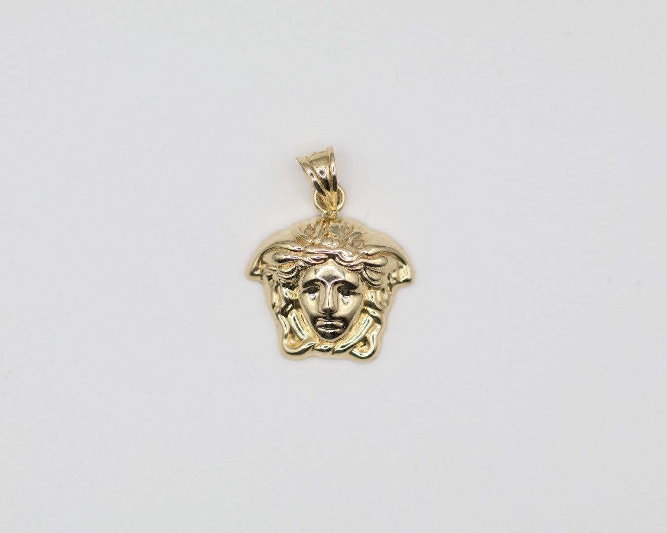 Dijes Cara 14kt Size 13mm x 12mm Weight 1.2g