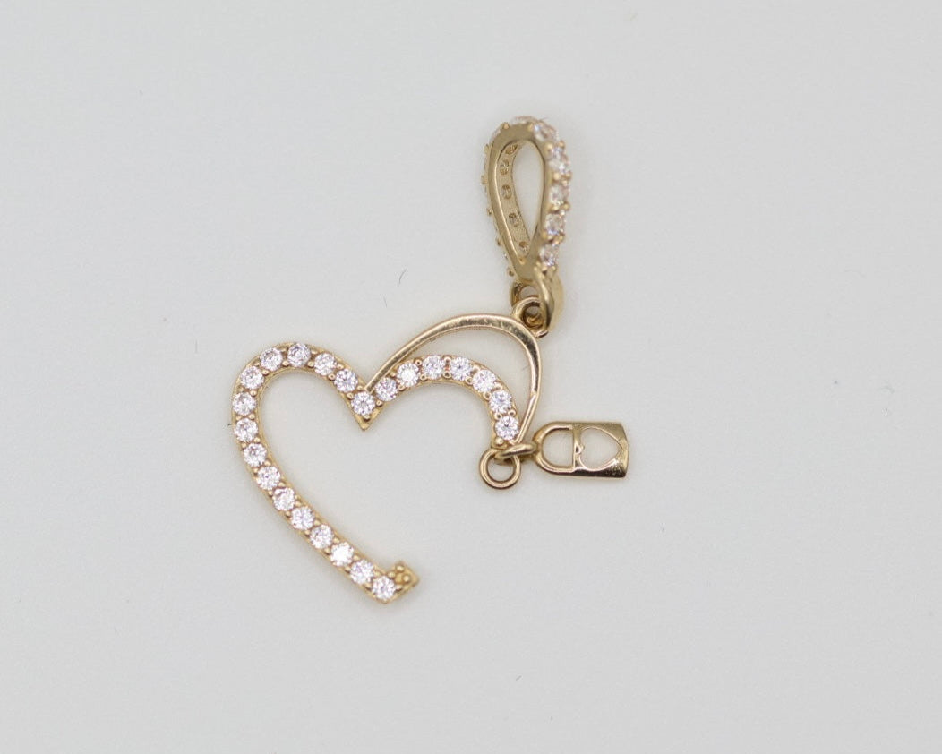 Dijes Corazon 14kt zirconia Size 16mm Weight 1.3g