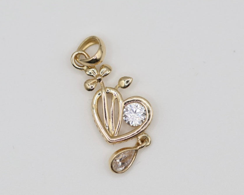 Dijes Corazon 14kt zirconia Size 25mm x 9mm Weight 1.3g