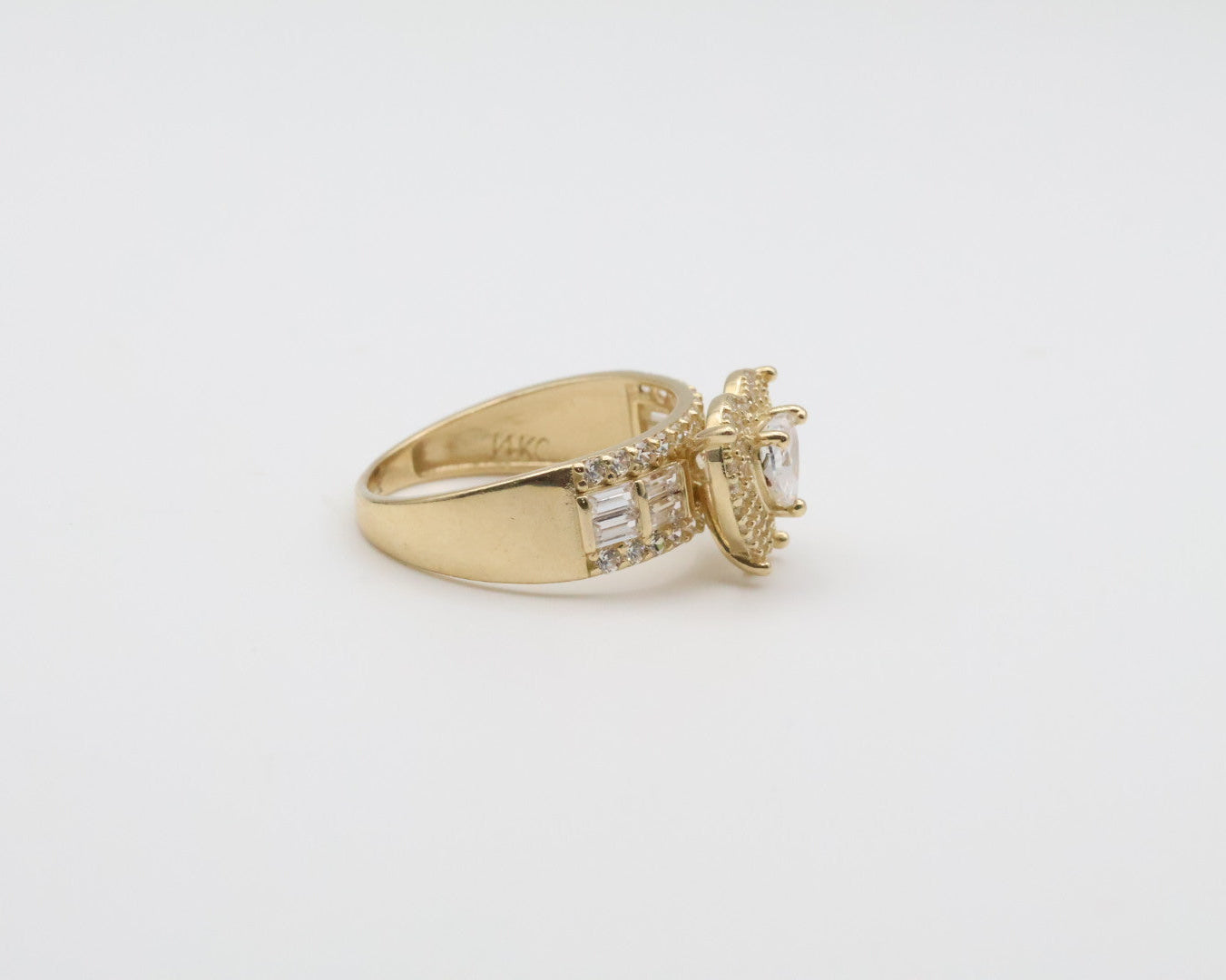 Anillo de Mujer Corazon 14kt zirconia Weight 3.8g