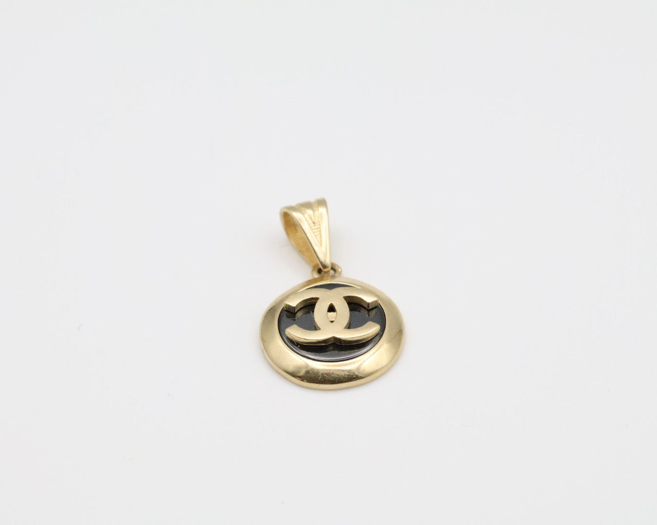 14kt Black Pendants Weight 2.1g