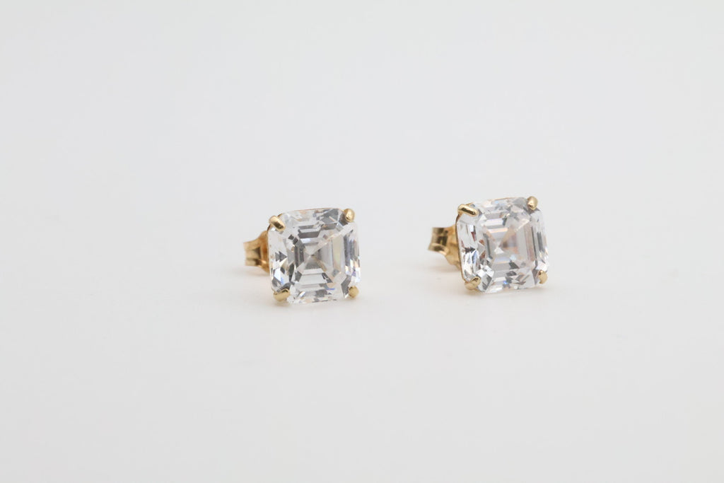 14kt zirconia earrings Size 7mm
