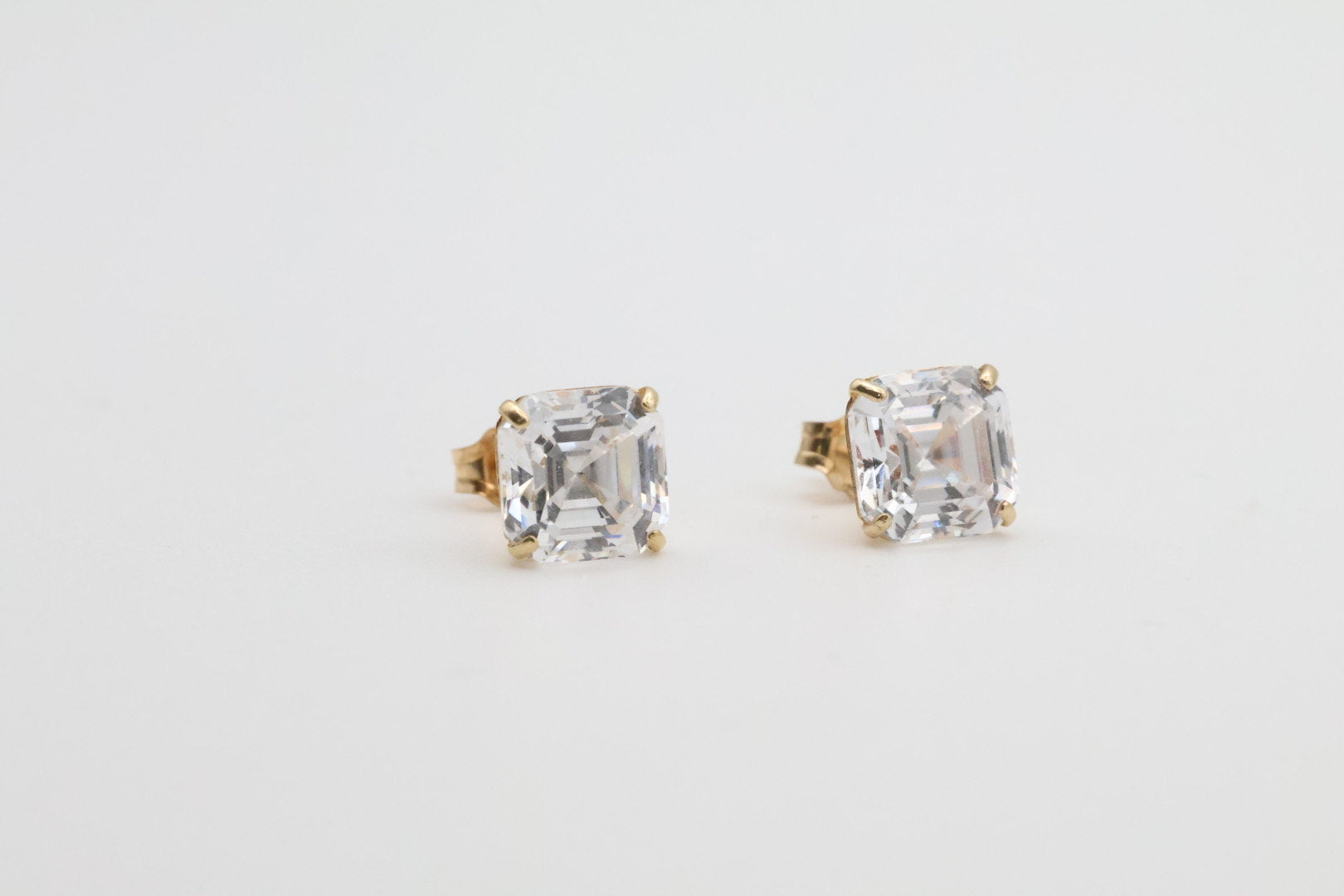 14kt zirconia earrings Size 7mm
