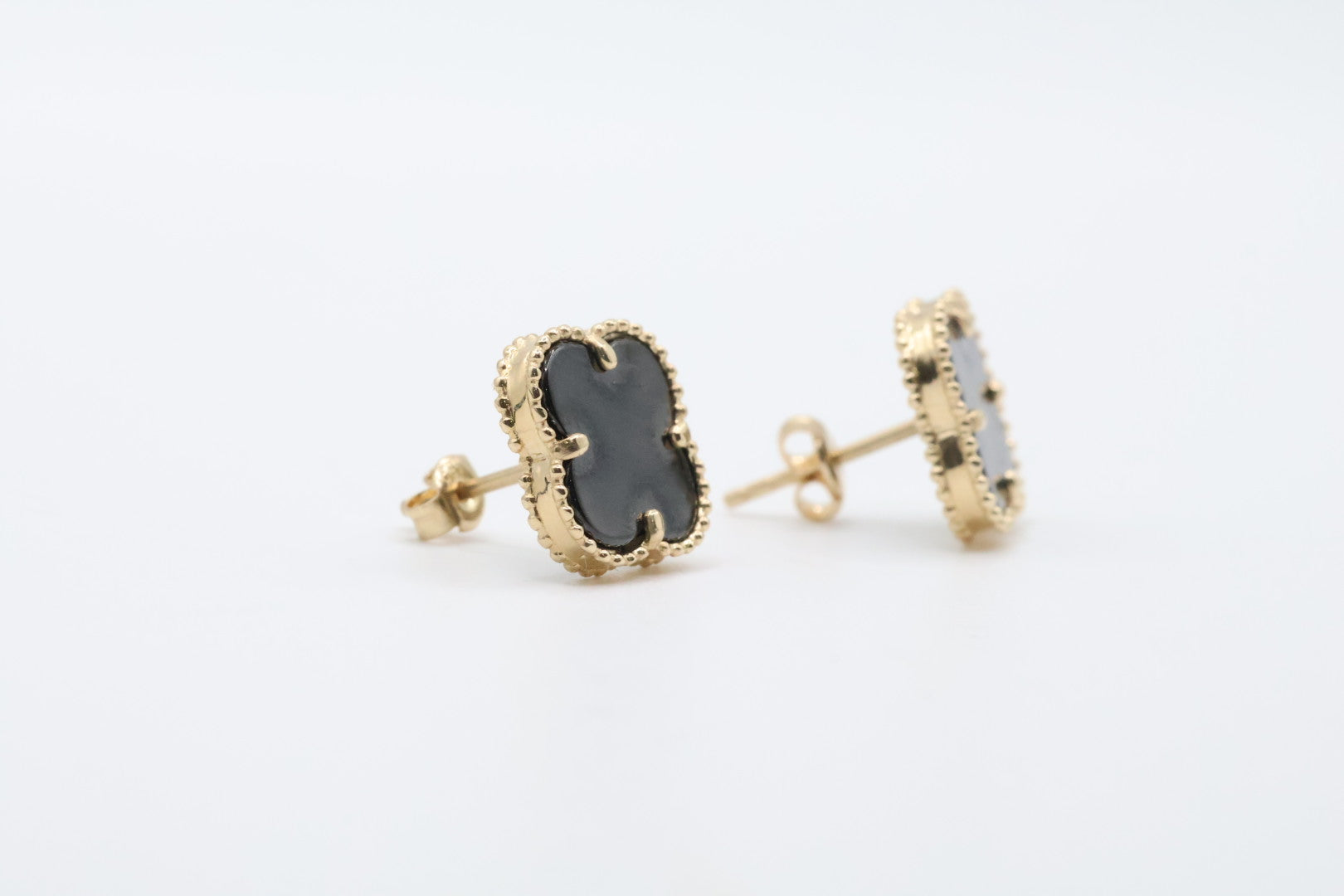 Aretes Flor Negra 14kt Size 13mm Weight 3.97g