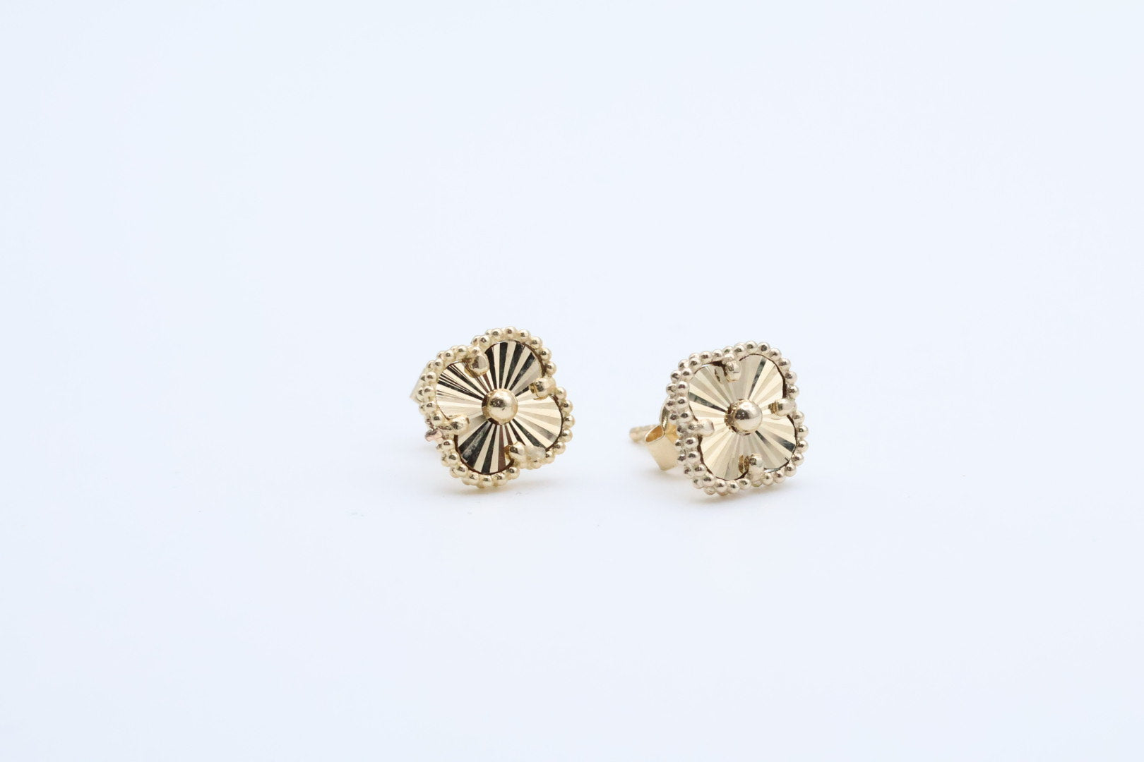 Flower Earrings 14kt Size 9.7mm Weight 1.85g