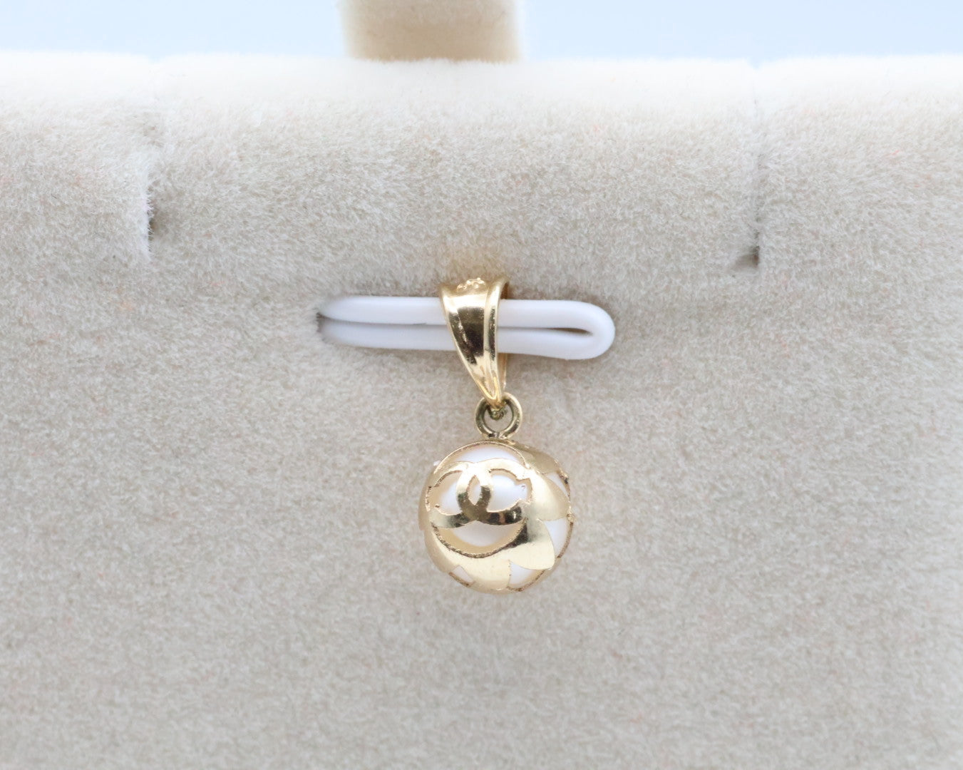 Pendant 14kt Size 7mm Weight 0.7g