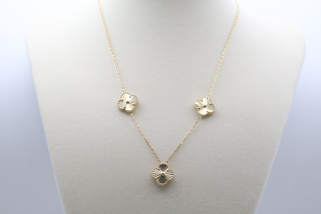 Chain 3 Flowers 14kt Size 18" Weight 9.3g