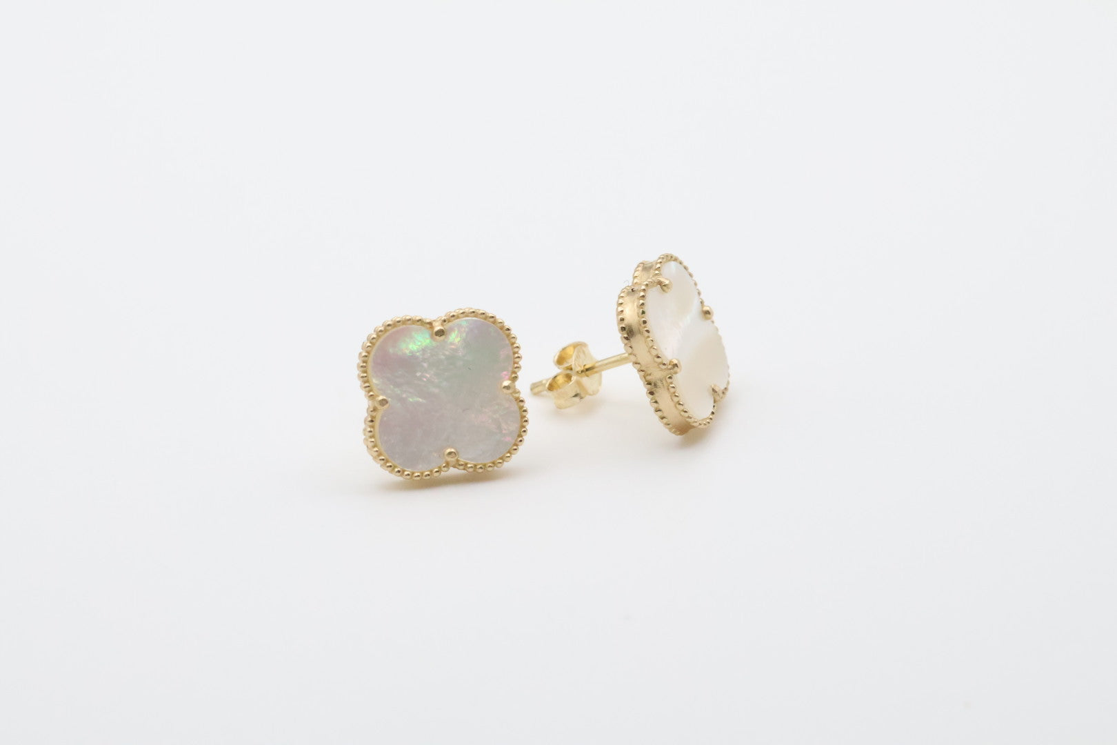 Aretes Flores Blancas 14kt Size 13mm