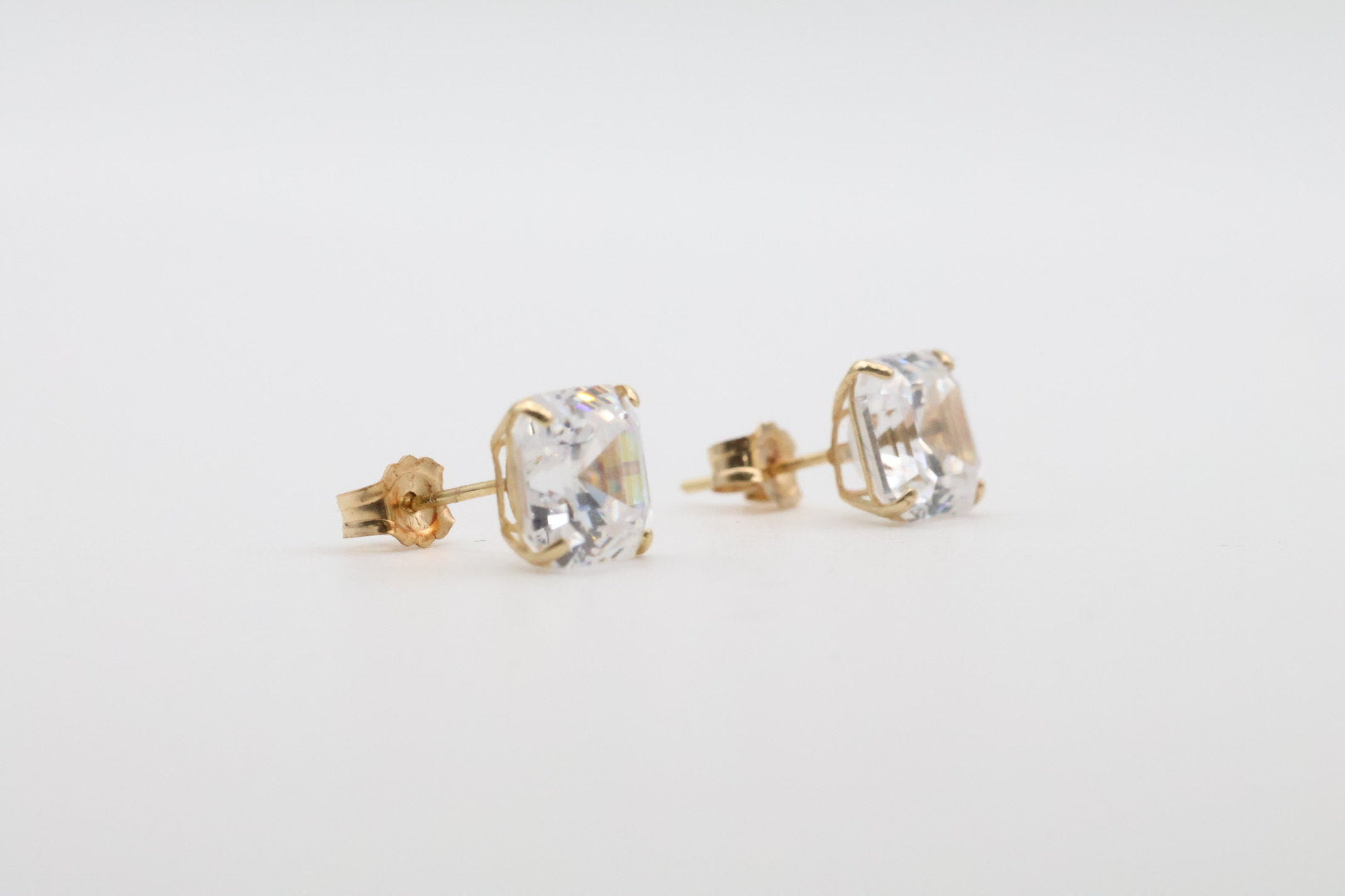 14kt zirconia earrings Size 7mm