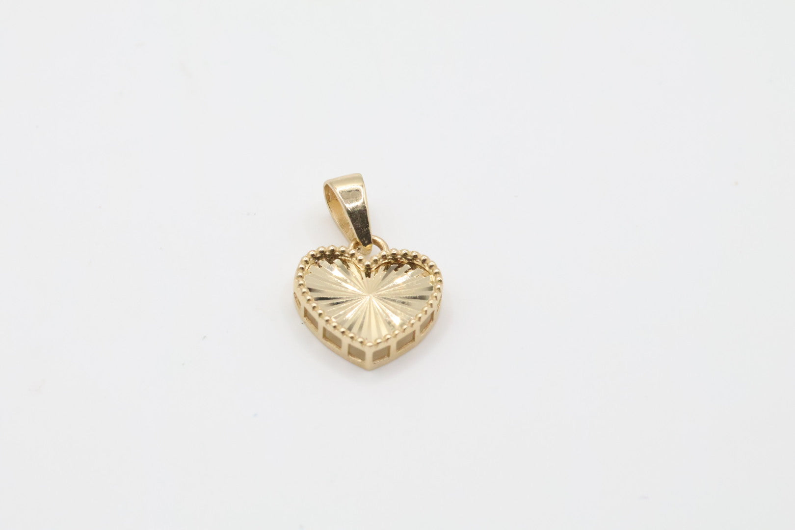 Dijes Corazon 14kt Size 14mm Weight 1.33g