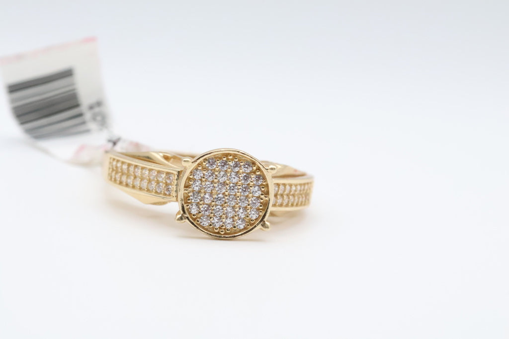 Women's Engagement Ring 14kt zirconia Weight 4.3g