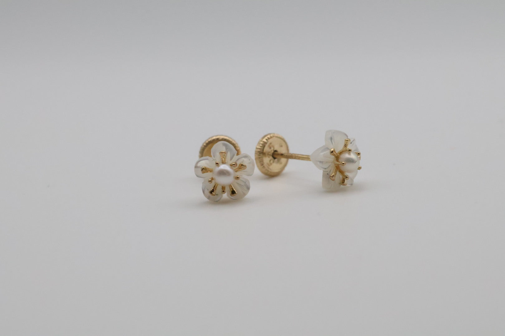 Aretes Flores Blancas 14kt Size 6mm