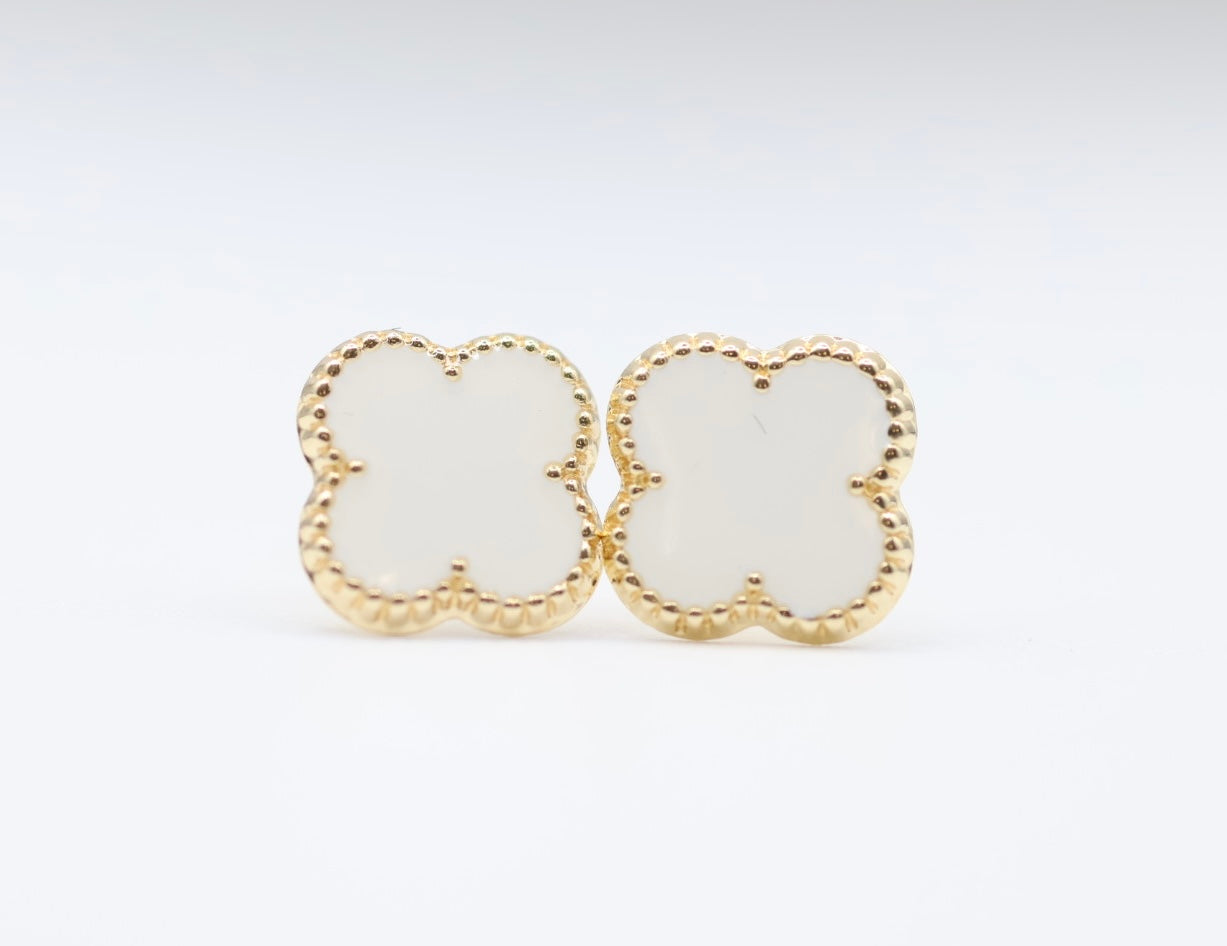 Aretes Flor Blanca 14kt Size 9mm