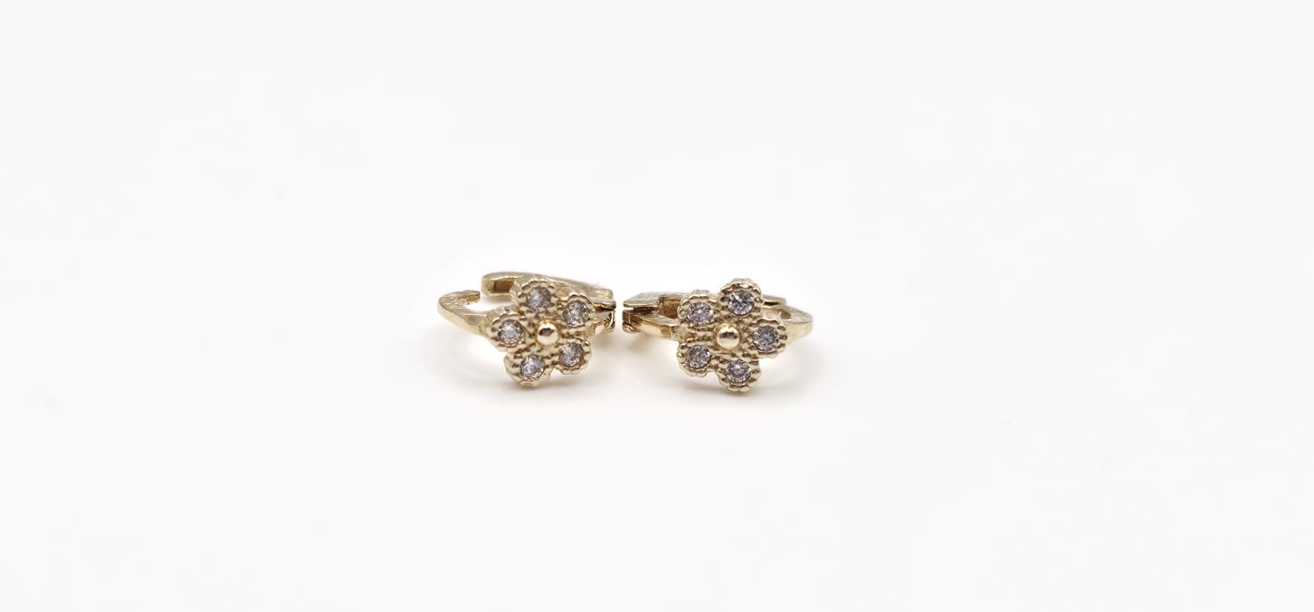 Aretes Flor 14kt zirconia Size 8mm Weight 0.7g