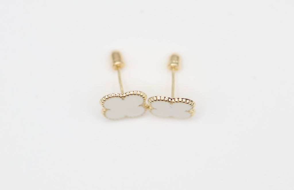 Aretes Flor Blanca 14kt Size 9mm