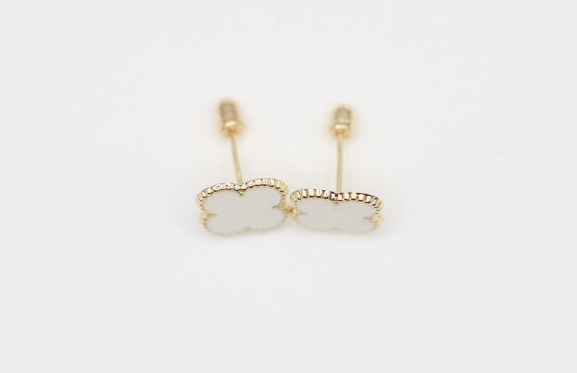 Aretes Flor Blanca 14kt Size 9mm
