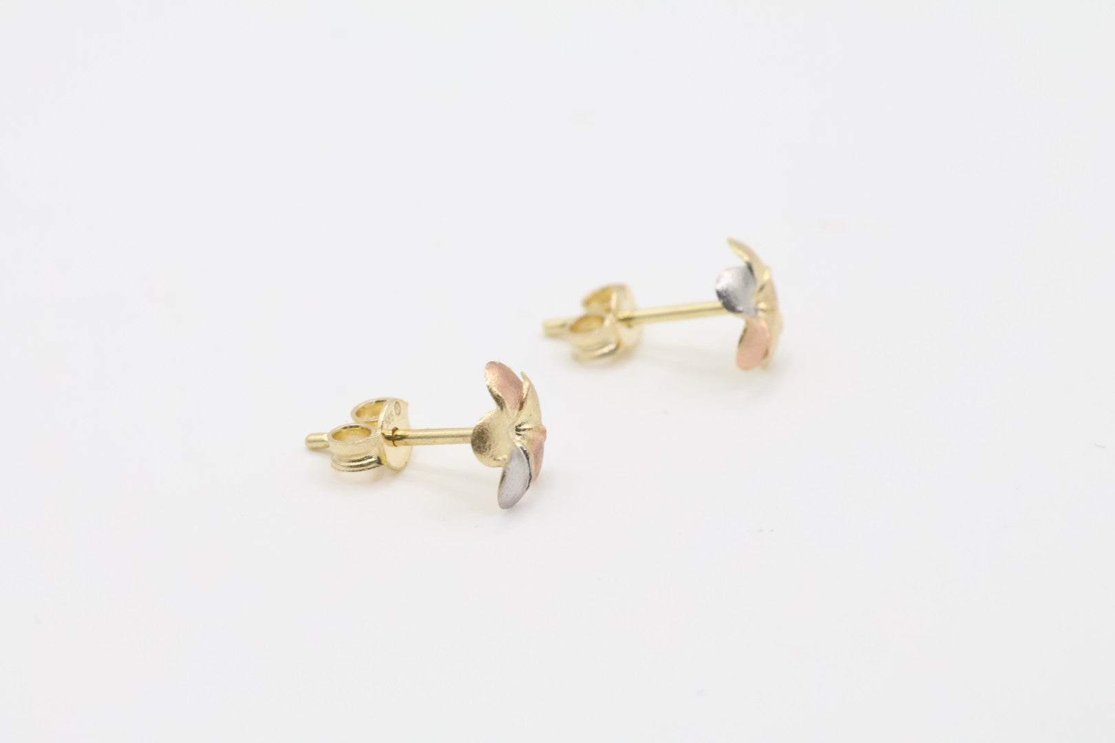 Aretes Flor 14kt 3 colores Size 6.8mm