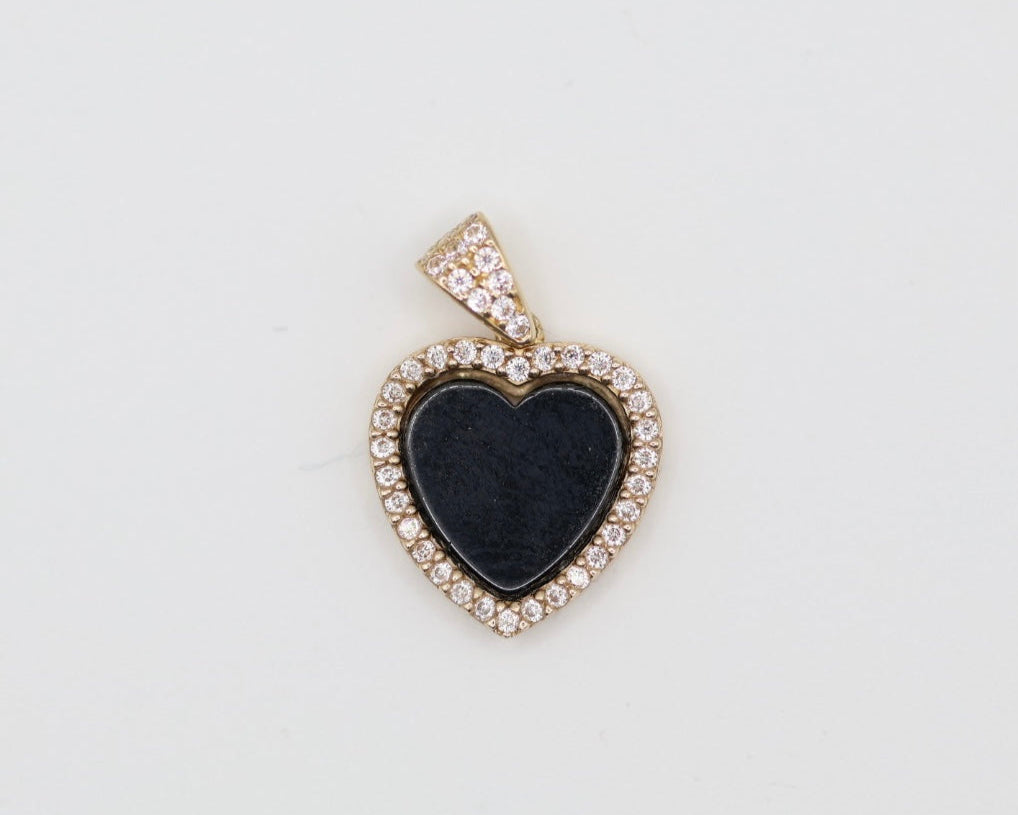 Dijes Corazon 14kt Negra Weight 2.2g