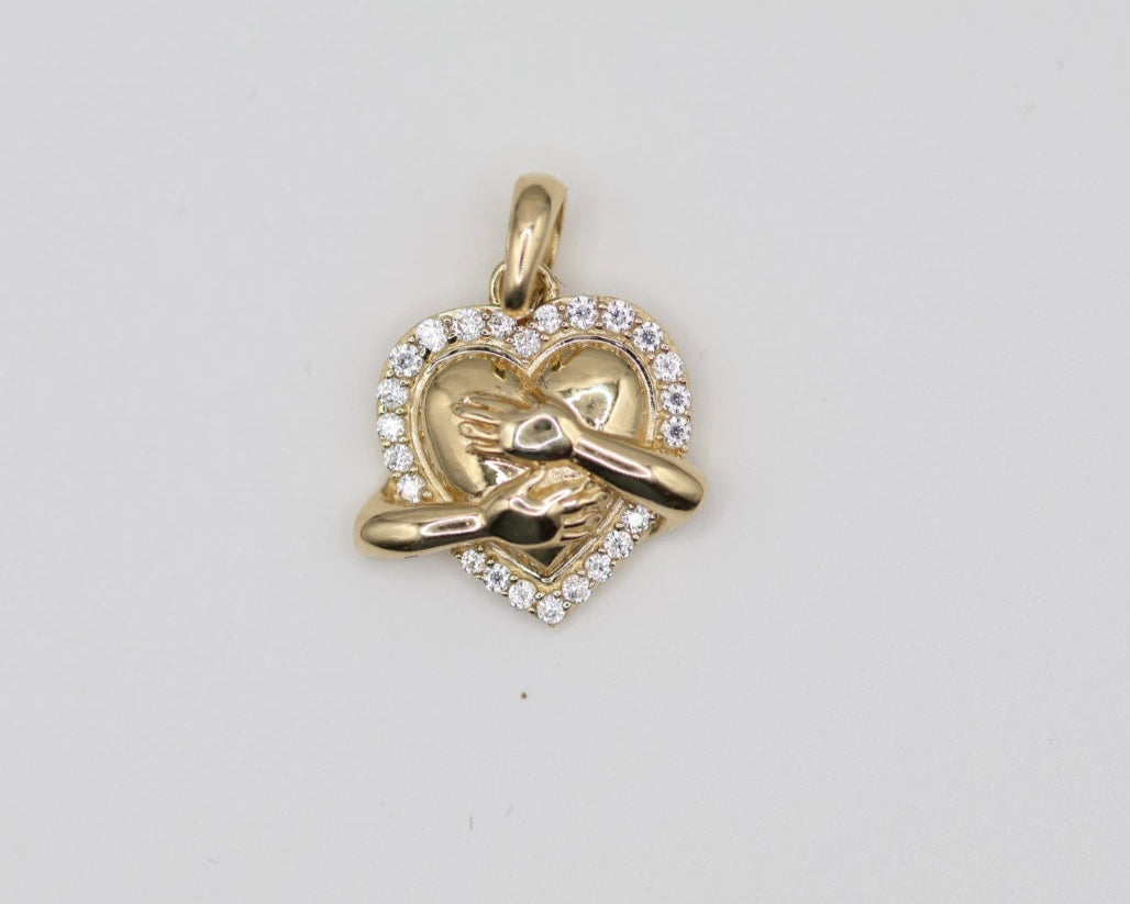 Dijes Corazon con Manos 14kt zirconia Size 14mm Weight 2.0g