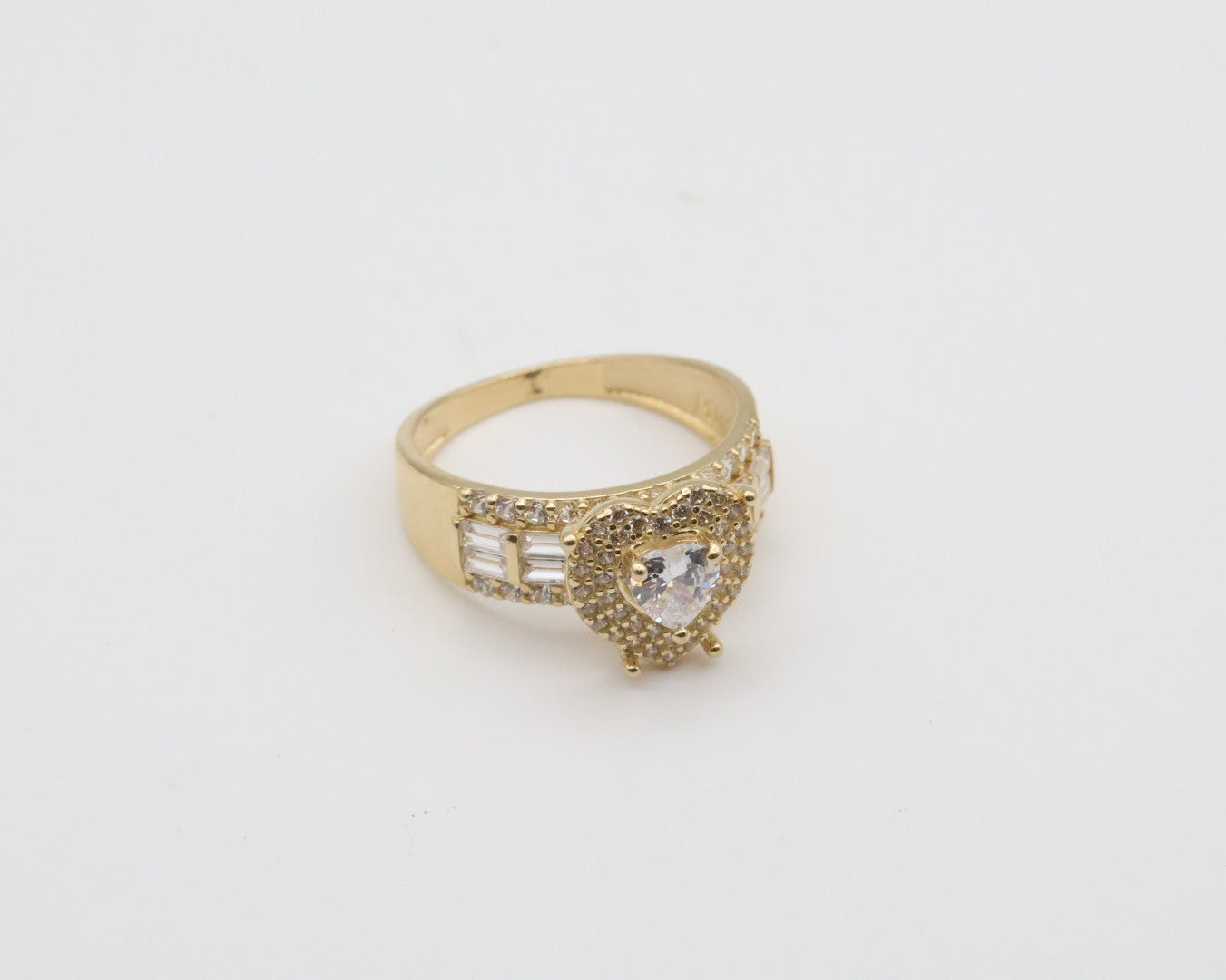 Anillo de Mujer Corazon 14kt zirconia Weight 3.8g