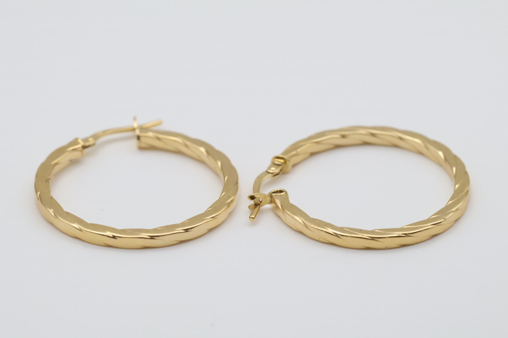 Twisted Rings 14kt Size 30mm Weight 1.9g