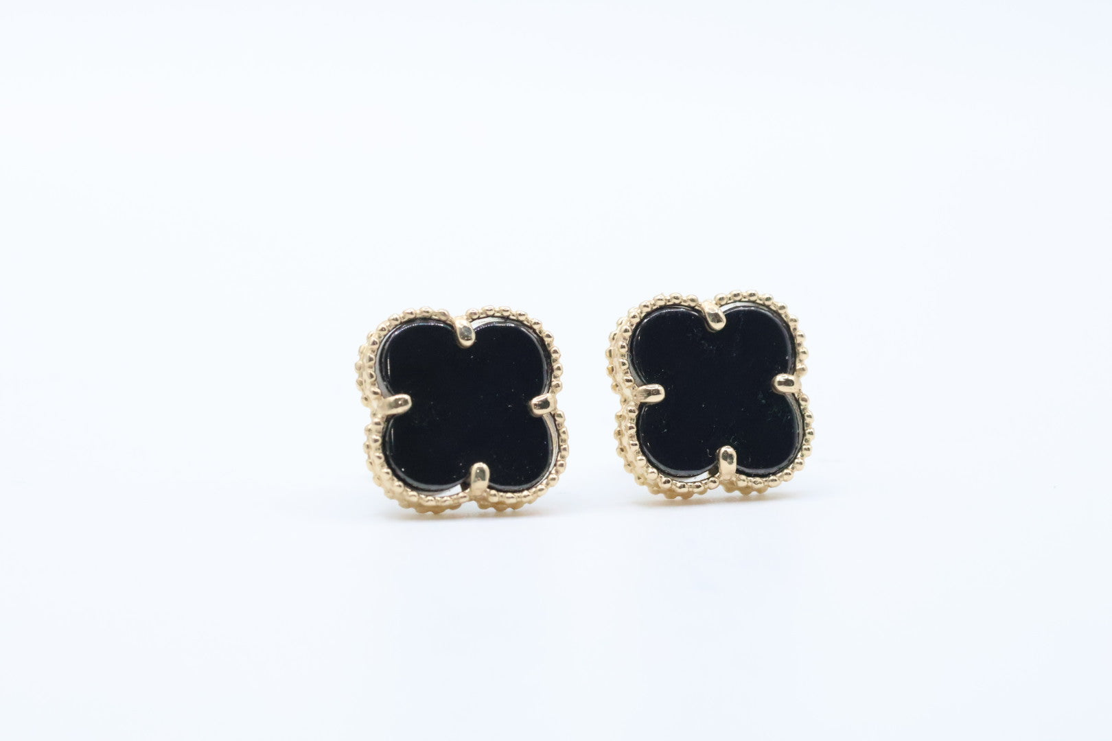 Aretes Flor Negra 14kt Size 13mm Weight 3.97g