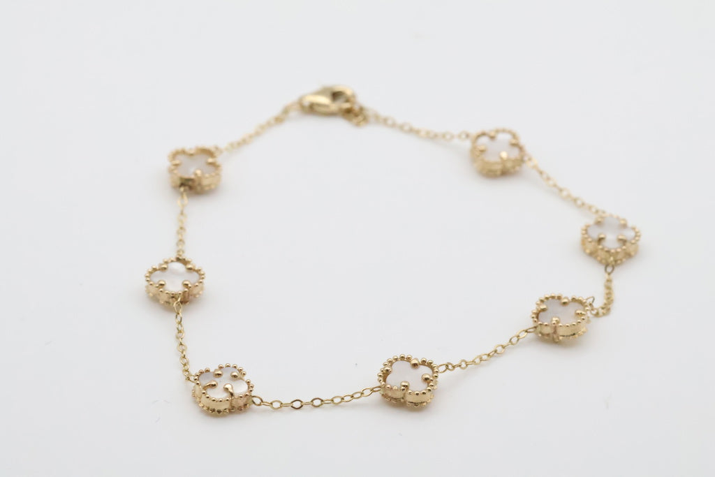 7 Flower Bracelets 14kt White Weight 3.3g