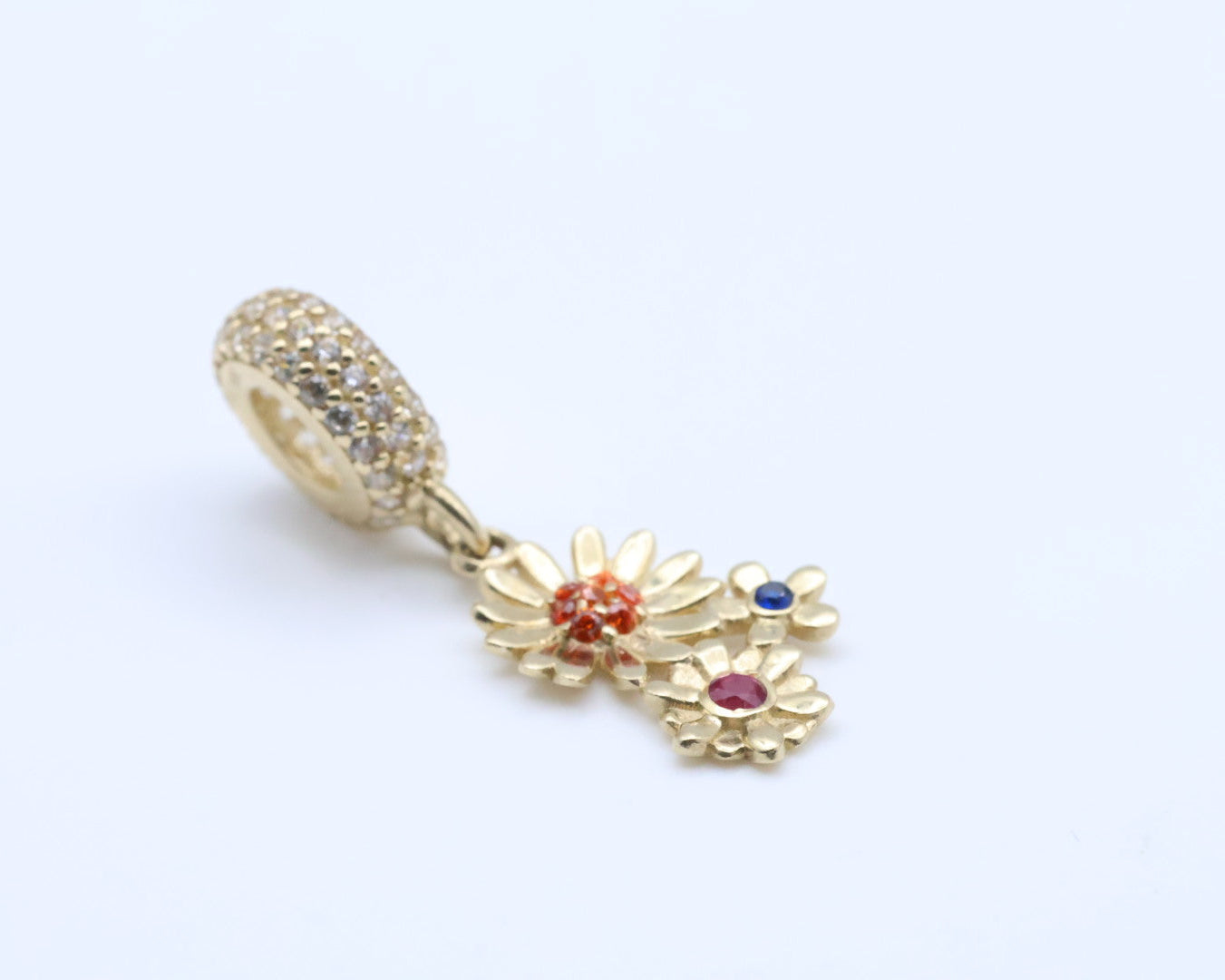 Dijes 3 Flores 14kt zirconia Weight 1.8g