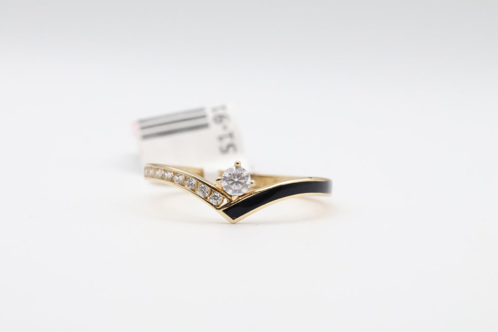 Black Line Women's Ring 14kt zirconia Weight 1.3g