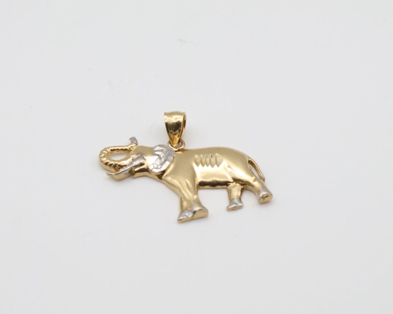 Dijes Elefante 14kt Weight 3.16g