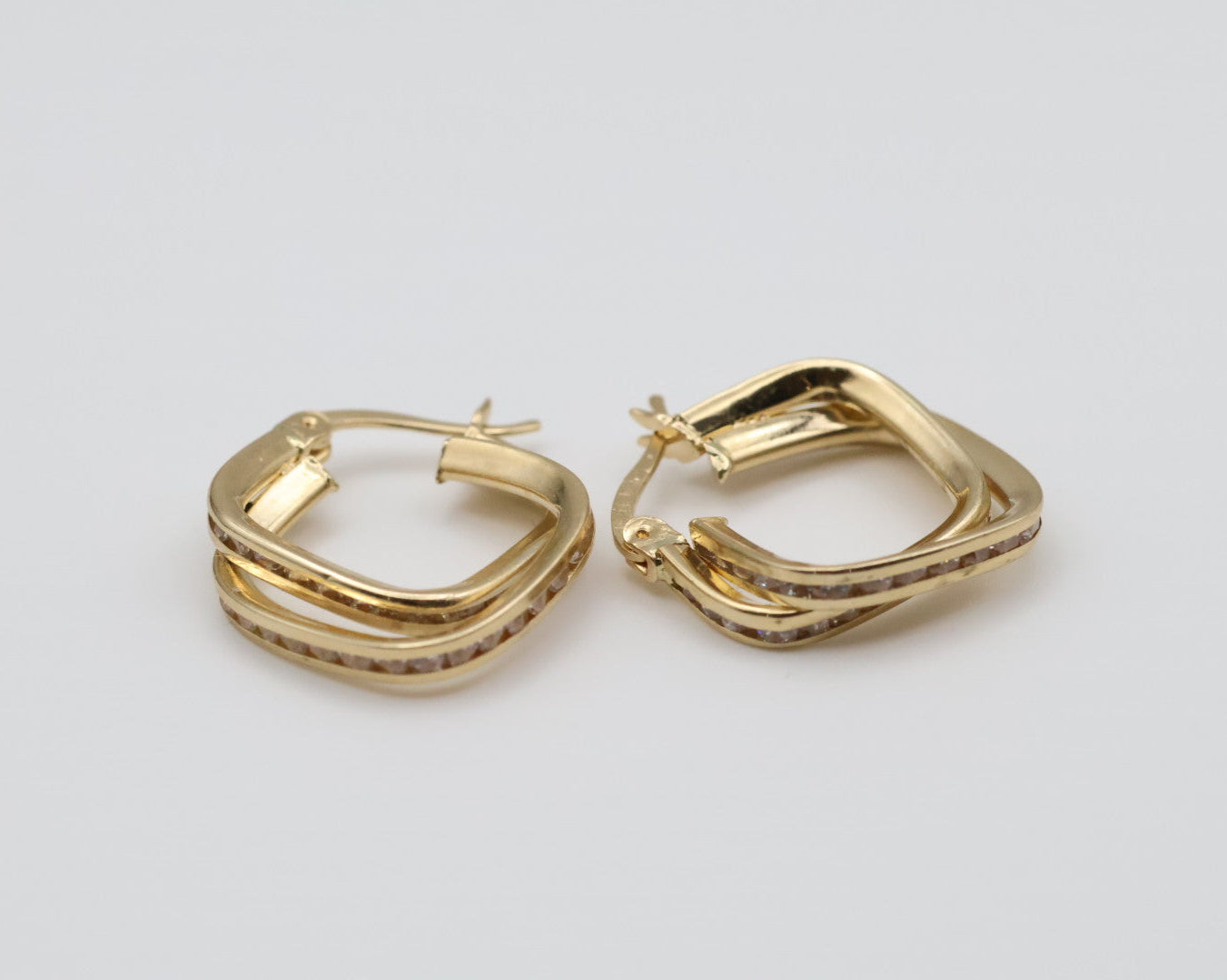 Argollas 14kt zirconia Size 19mm Weight 2.4g